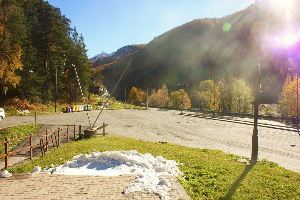 Olympic Mountains Hotel Cesana Torinese Exterior photo