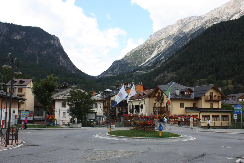 Olympic Mountains Hotel Cesana Torinese Exterior photo