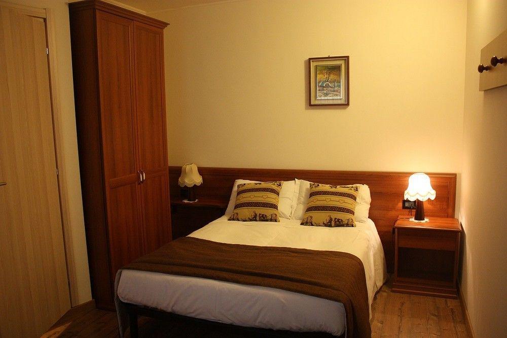 Olympic Mountains Hotel Cesana Torinese Exterior photo
